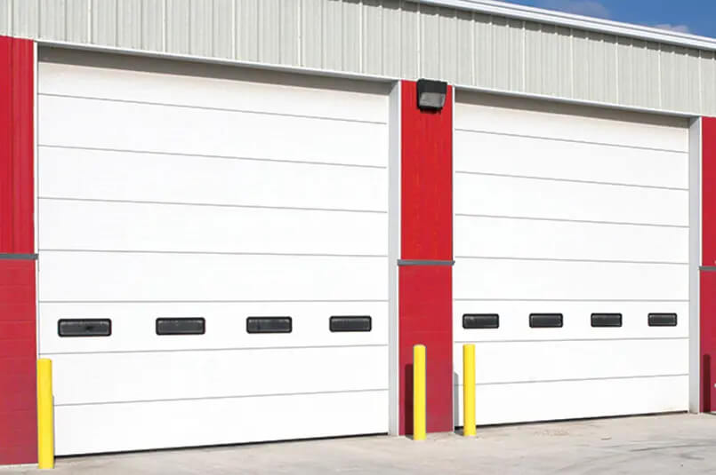 Puerta seccional de acero thermacore 525 (uso liviano)