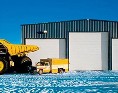 Puerta seccional de acero Thermacore 599 (uso muy pesado)